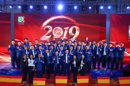 2019年3月，紅古軒榮升為中山市家具商會(huì)永遠(yuǎn)名譽(yù)會(huì)長(zhǎng)單位